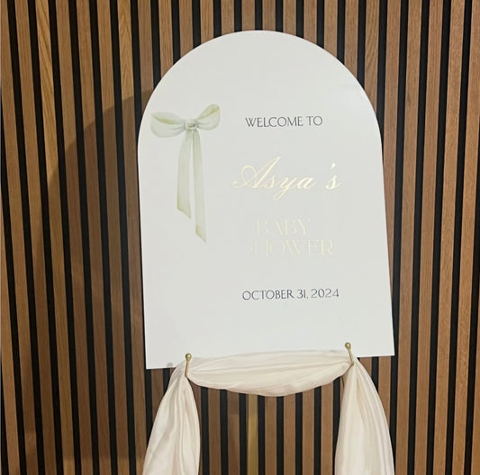 Bogenförmige Empfangstafel